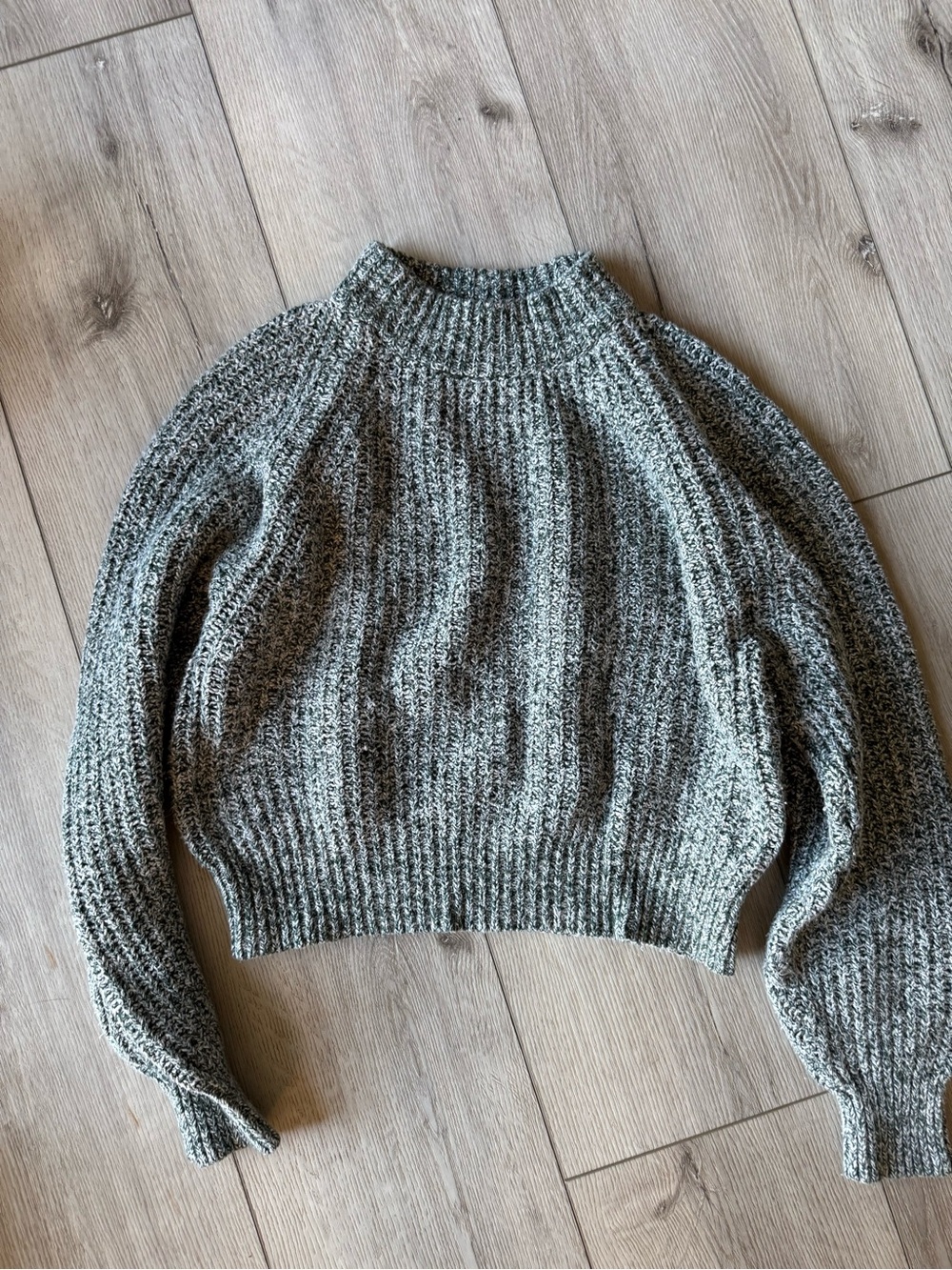 Universal Thread Marled Green and White Cropped Cable Knit Sweater